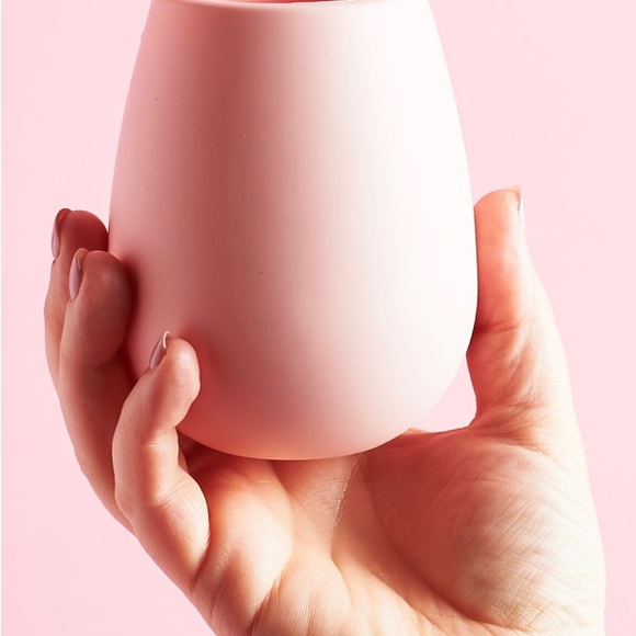 🔥Brand New Odeme "What A Pair" Pink Silicone Wine Glasses w/Carrying Bag G14 - Picture 5 of 6